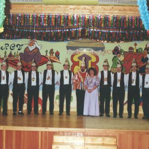 Prinzenpaar mit Elferrat.jpg