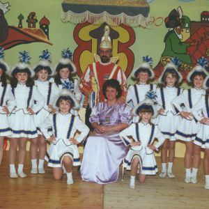 Prinzenpaar mit Präsidentengarde.jpg